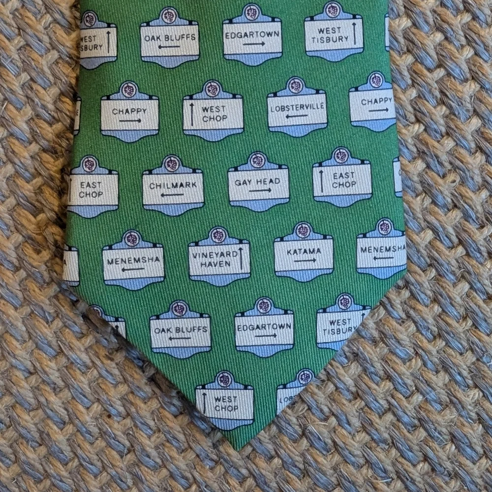 NWT Vineyard Vines Martha's Vineyard Sign Tie - Boys